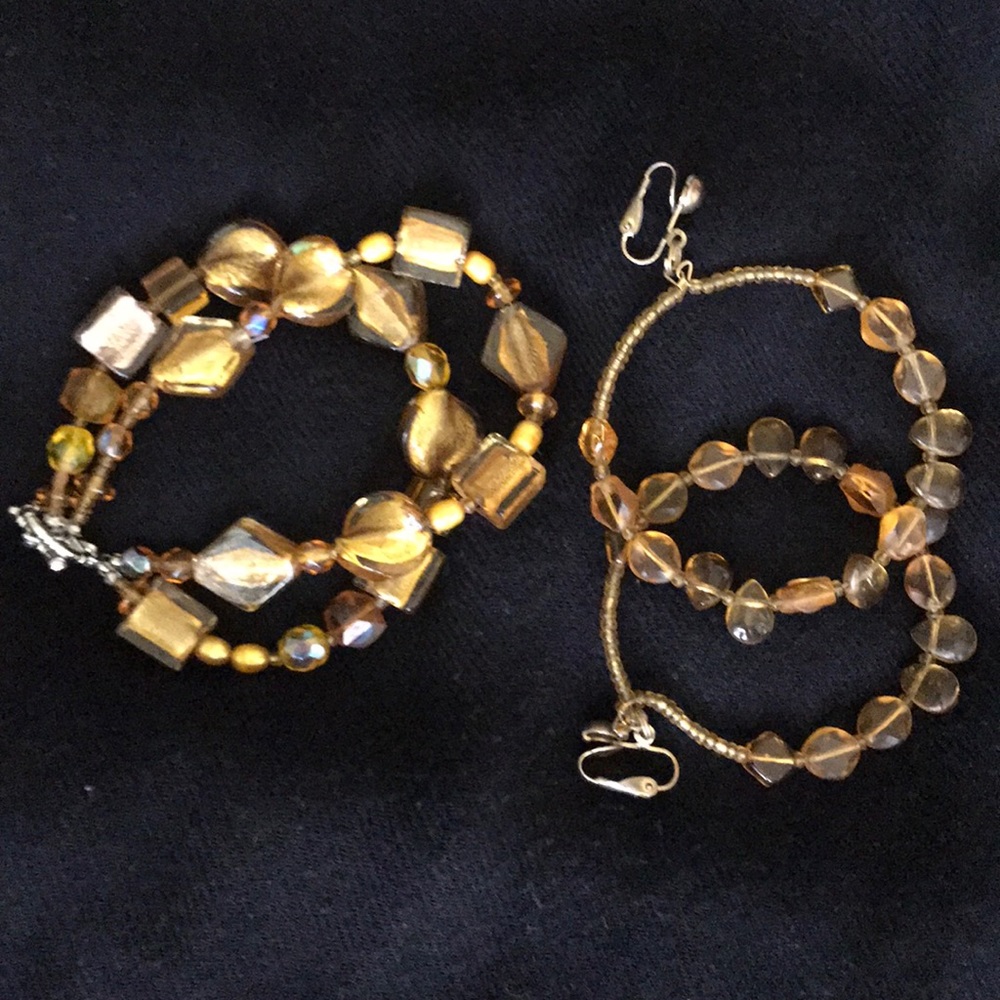 Jewelry set w/ bracelet and earrings